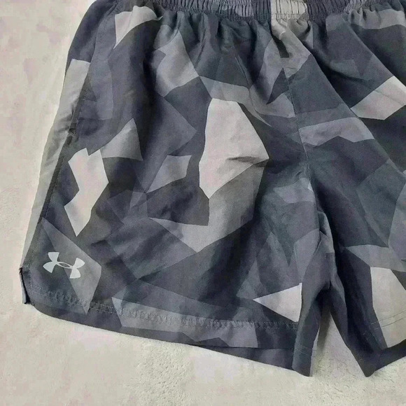 Under Armour Loose Geometric Shorts Sz XL Gray Black - Picture 3 of 6